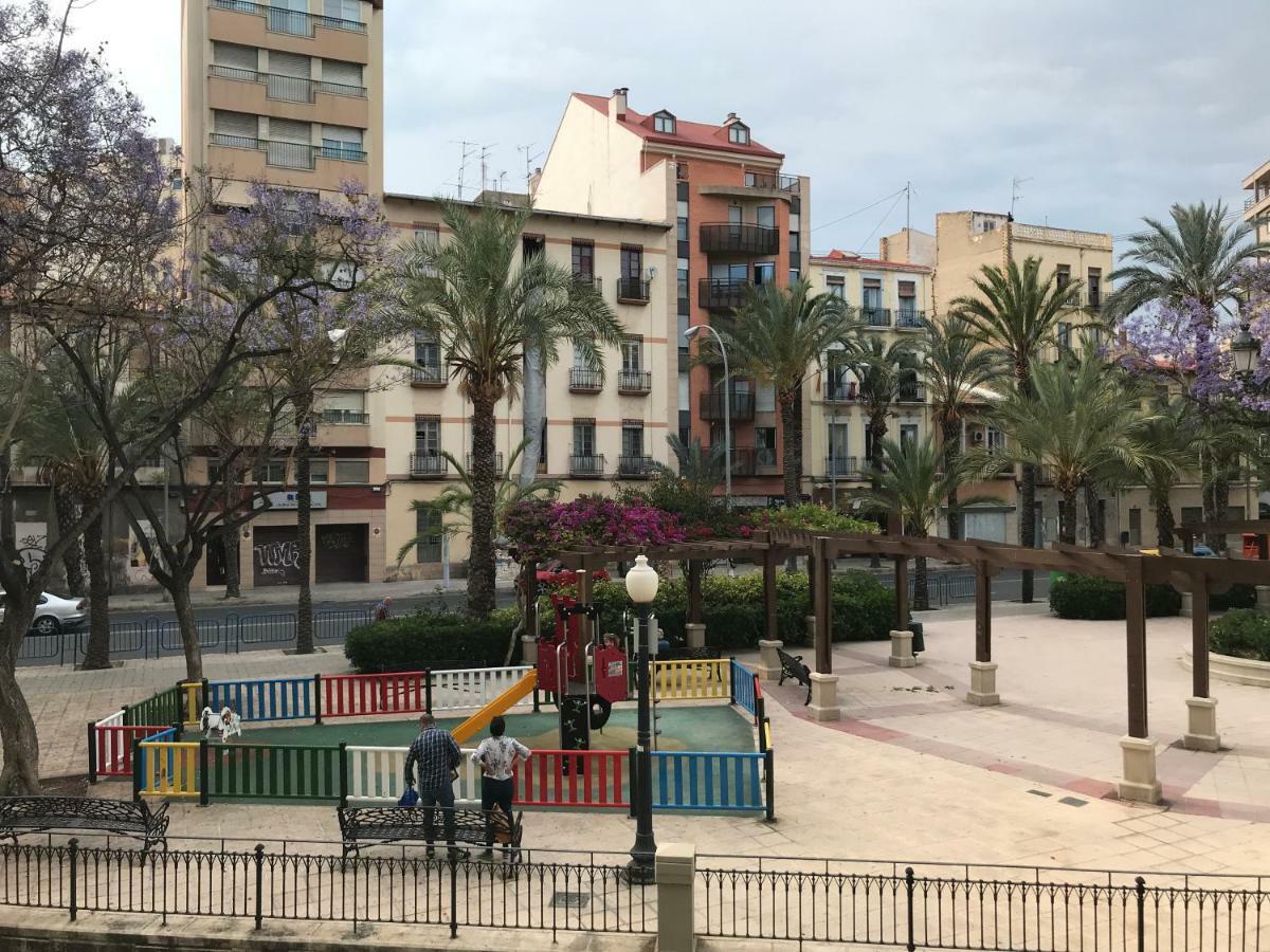La Casa De Los Espejos Alicante Exteriör bild